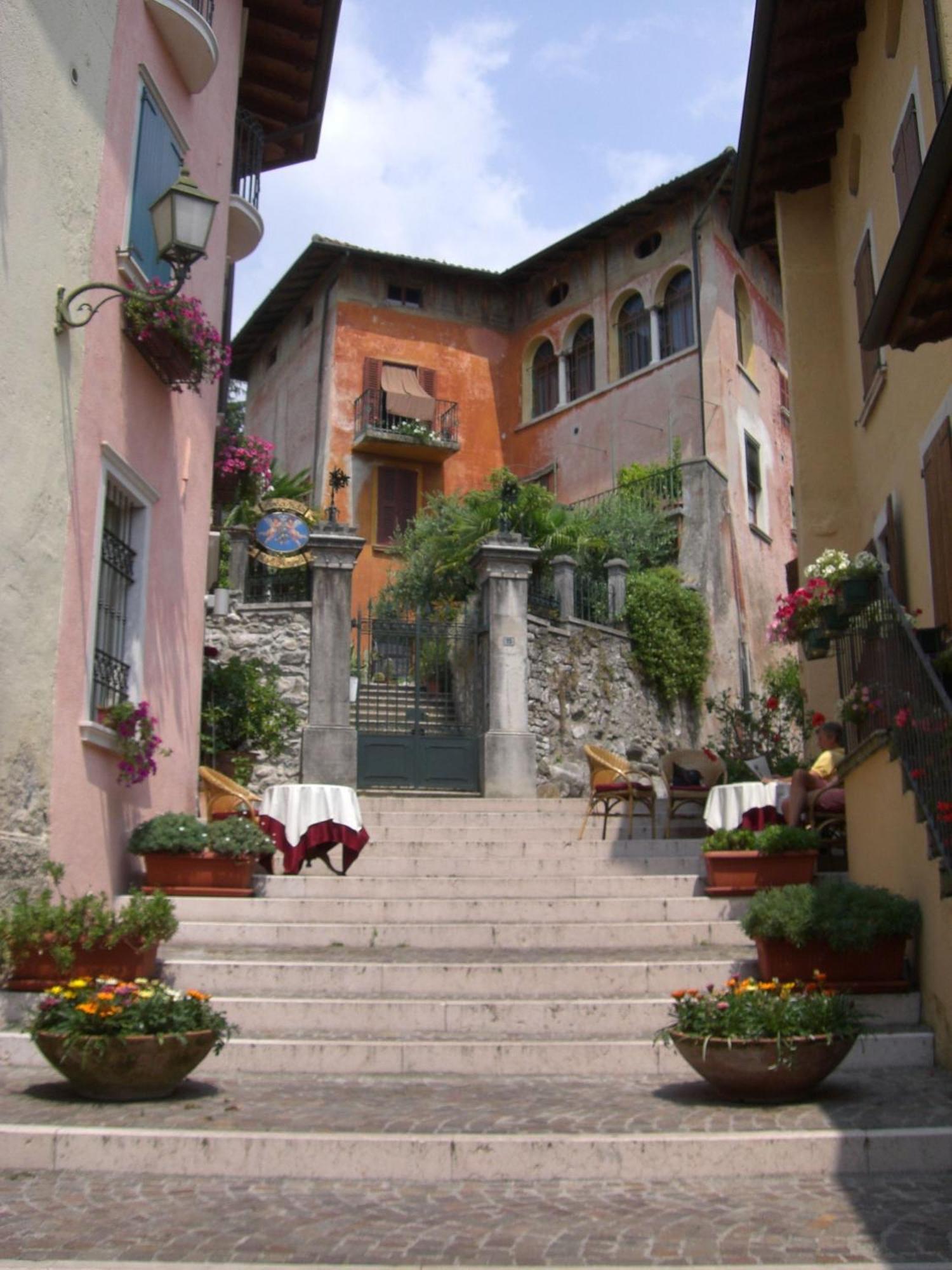 Locanda Agli Angeli Gardone Riviera Exterior photo